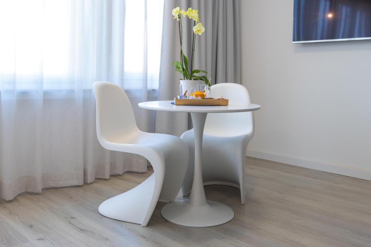 Zzzpace Smart-Hotel Bielefeld Zentrum Bagian luar foto