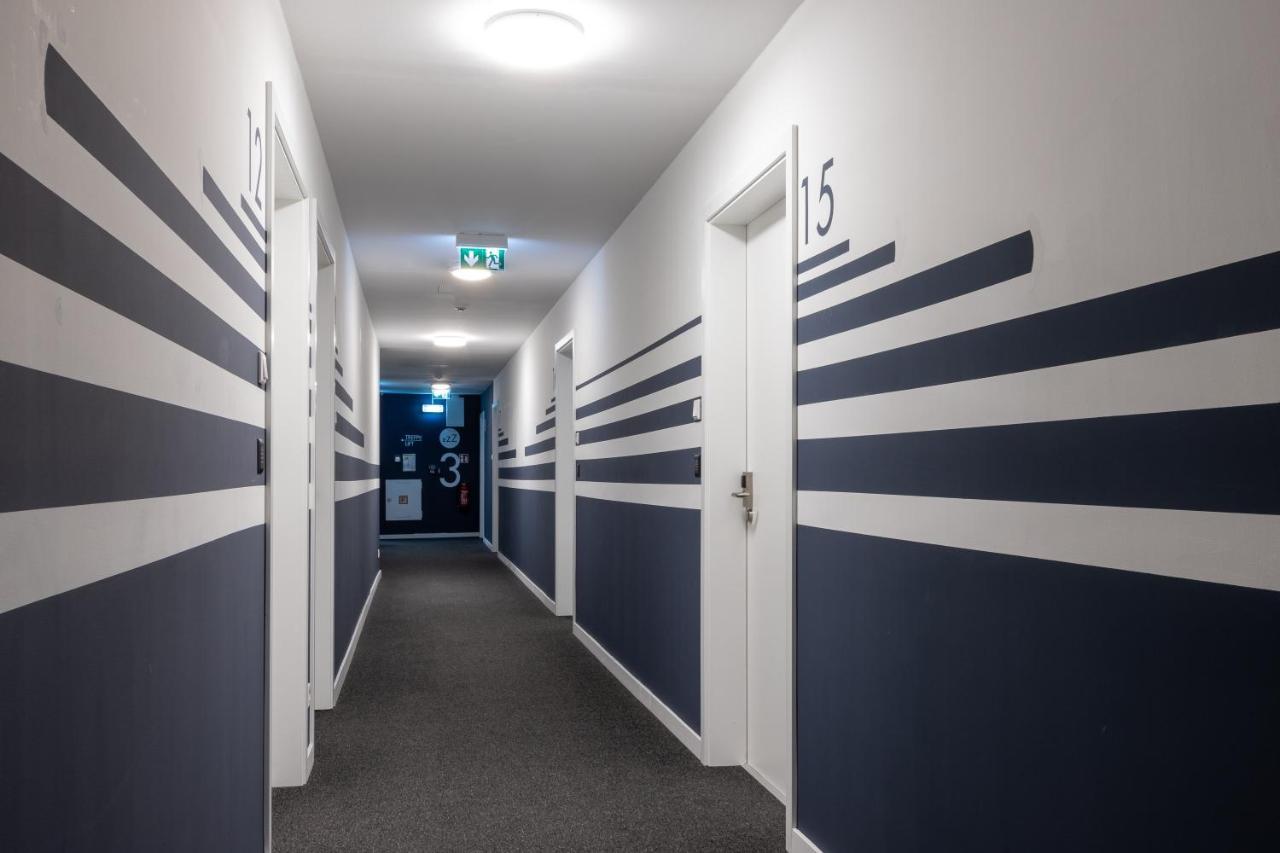 Zzzpace Smart-Hotel Bielefeld Zentrum Bagian luar foto