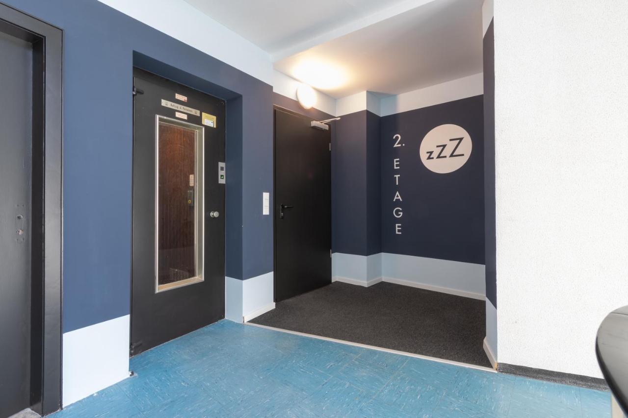 Zzzpace Smart-Hotel Bielefeld Zentrum Bagian luar foto
