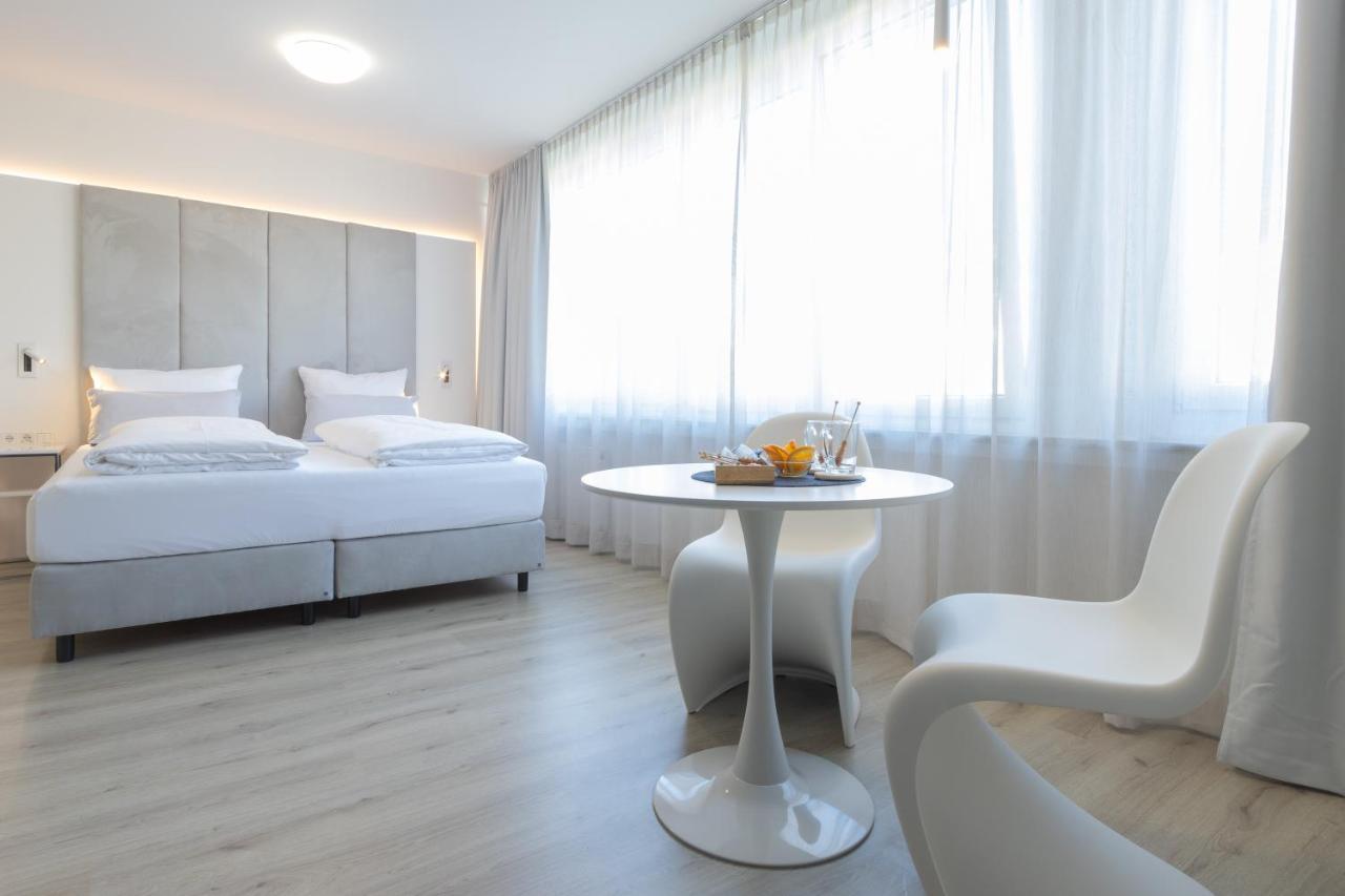 Zzzpace Smart-Hotel Bielefeld Zentrum Bagian luar foto