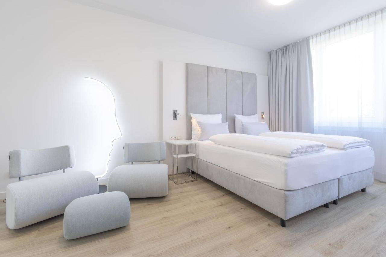Zzzpace Smart-Hotel Bielefeld Zentrum Bagian luar foto